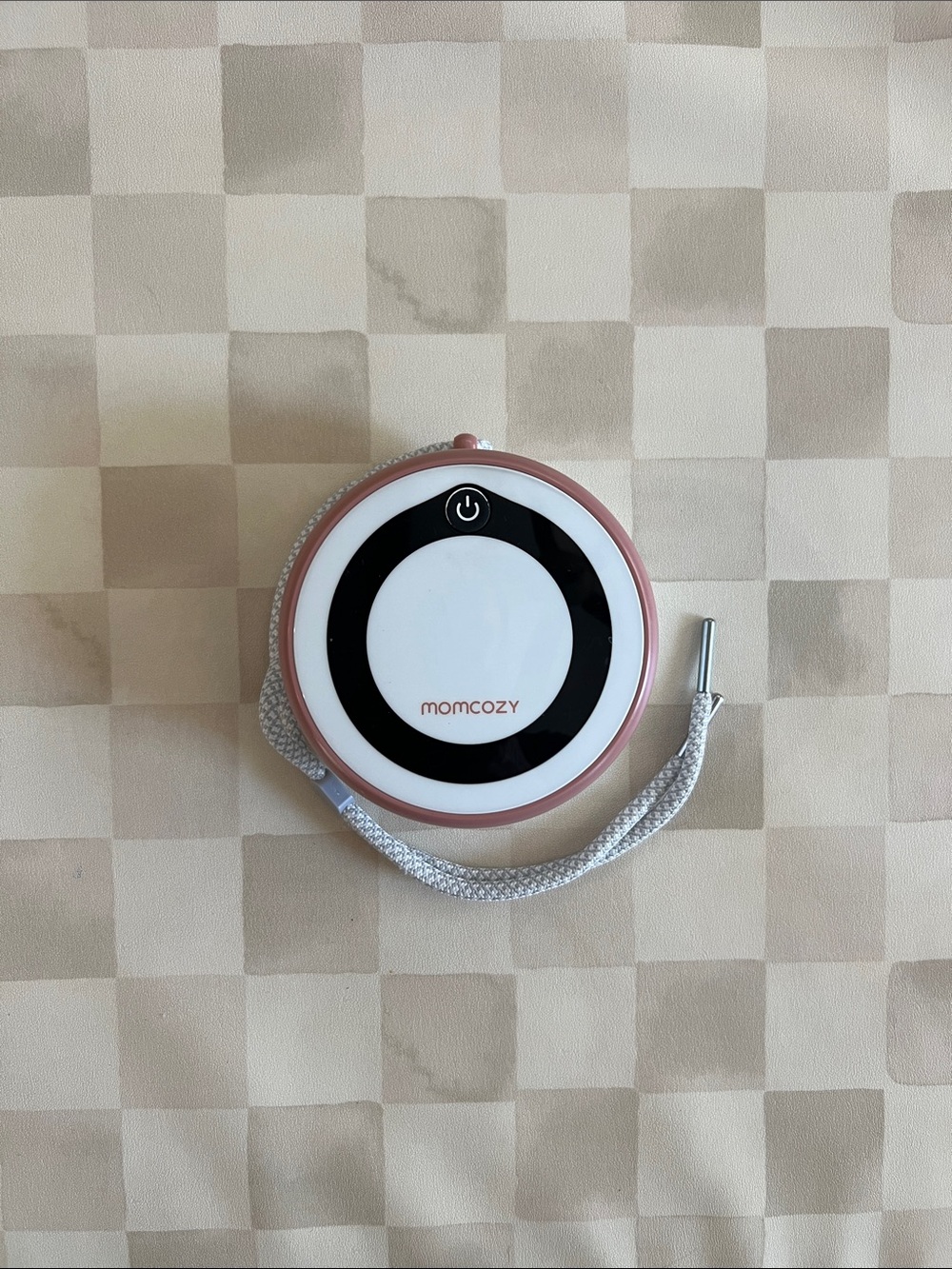 Momcozy V1 Pro wearable motor and accessories